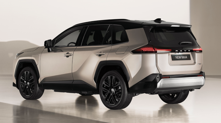 Der neue Toyota RAV4 warnt vor Gefahren an Kreuzungen und schnell näherkommenden Fahrzeugen auf der Autobahn