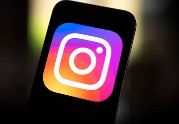 Instagram ermöglicht das Hinzufügen von Text ...