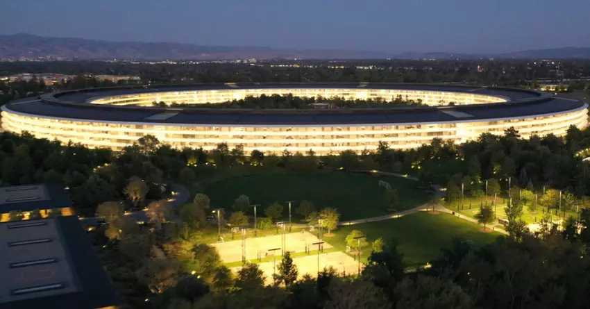 Apple verzögert strengere Anforderungen an die persönliche Arbeit und führt die Zunahme von COVID-19-Fällen an