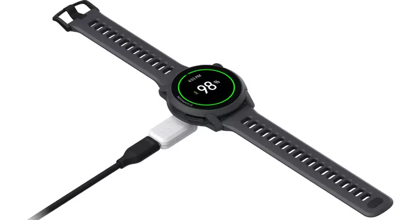 Coros Pace 4 mit Ladegerät