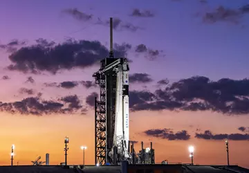 SpaceX schickt Crew Dragon mit vier ...