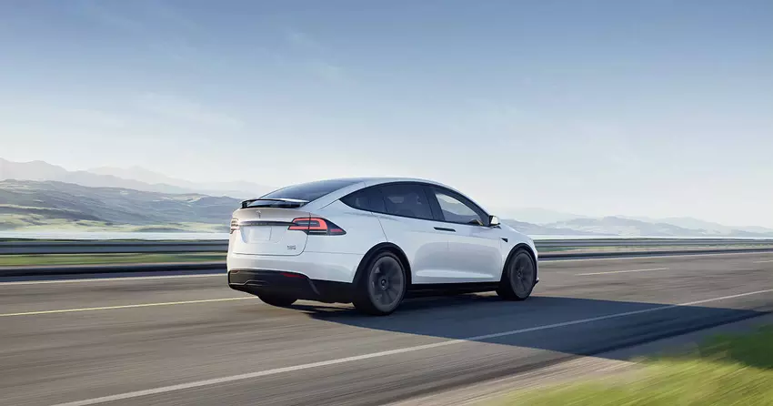 Tesla-Aktien haben ein 17-Monats-Tief erreicht - Anleger sind besorgt, dass Elon Musk stark in das soziale Netzwerk Twitter involviert ist