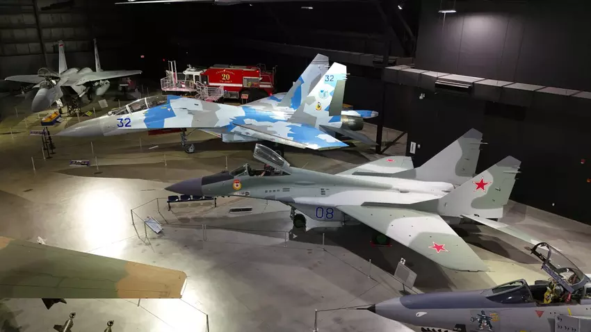 Die Su-27UB, die früher der Ukraine gehörte, ist im Nationalmuseum der US-Luftwaffe ausgestellt