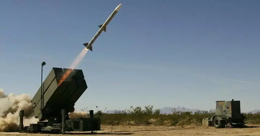 Pentagon bestätigt Transfer von zwei NASAMS-Luftabwehrsystemen, Munition für M142 HIMARS und Granaten für 155-mm-Haubitzen an die Ukraine