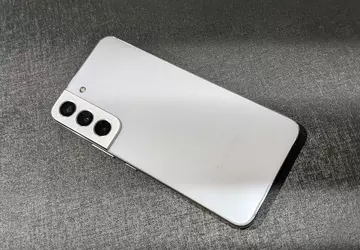 Samsung fordert Nutzer alter Galaxy-Smartphones auf, ...