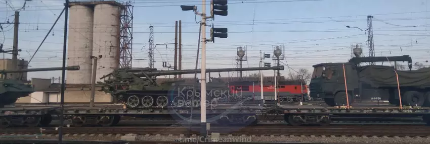 Koksan-Flugabwehrsystem in einem Zug auf der besetzten Krim