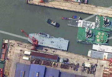 China baut heimlich den ersten Flugzeugträger ...