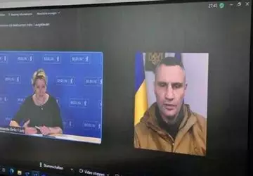 Eine halbe Stunde lang sprach der ...