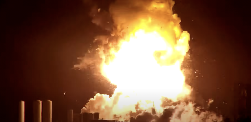 Elon Musks Starship-Rakete explodiert während der Vorbereitung auf den zehnten Testflug (Video)
