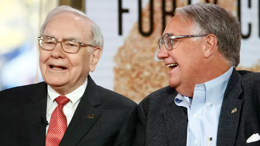 Warren Buffetts Sohn spendet nach einem Treffen mit Selenskyj 2.700.000 US-Dollar an die ukrainischen Streitkräfte