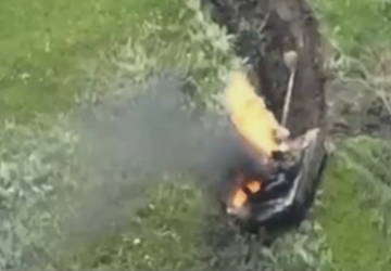 Ukrainische FPV-Drohnen zerstörten drei russische Panzer, ...