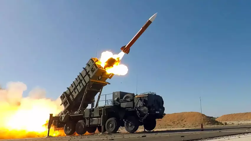 Patriot SAMs, Raketen für HIMARS, Cougar MRAP gepanzerte Fahrzeuge, HMMWVs und JDAM Flugzeugmunition: Die Vereinigten Staaten kündigen das größte Militärhilfepaket für die Ukraine im Wert von 1.850.000.000 $ an