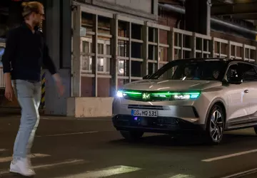 Opel zeigte Lichtkommunikation mit KI für ...