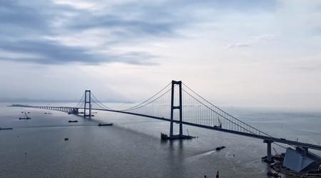 Zwei Brücken, zwei künstliche Inseln und ein Unterwassertunnel: China eröffnet die 1,5 Milliarden Dollar teure Shenzhen-Zhongshan-Autobahn, an der 7 Jahre lang gebaut wurde