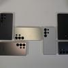 Alle Farben des Samsung Galaxy S25 Ultra auf dem Tisch
