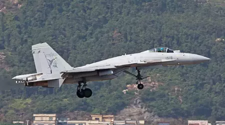 J-15-Deck-Jagdflugzeug stürzt in China während eines Trainingsflugs ab