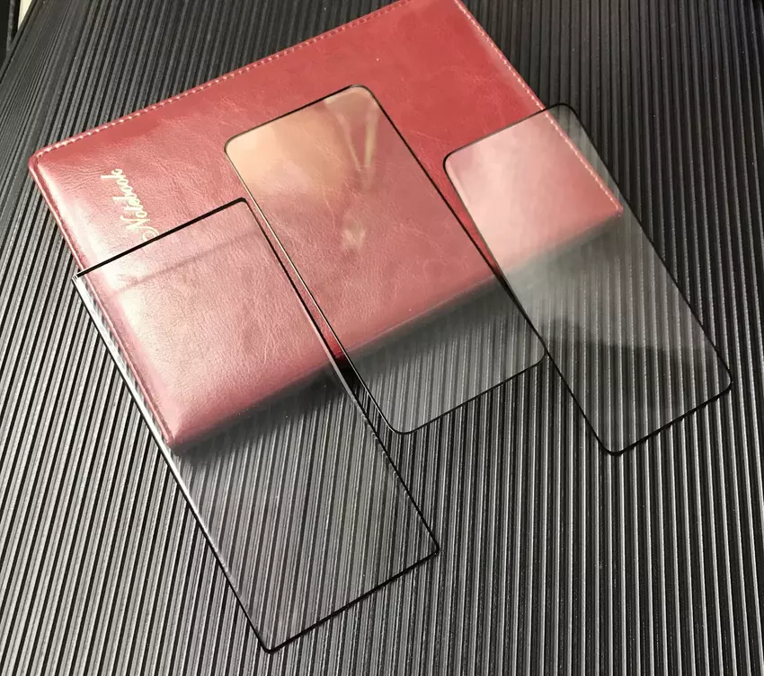 Mit Schutzbrillen können Sie die Abmessungen und das Design der Flaggschiffe Samsung Galaxy S22, Galaxy S22 + und Galaxy S22 Ultra bewerten