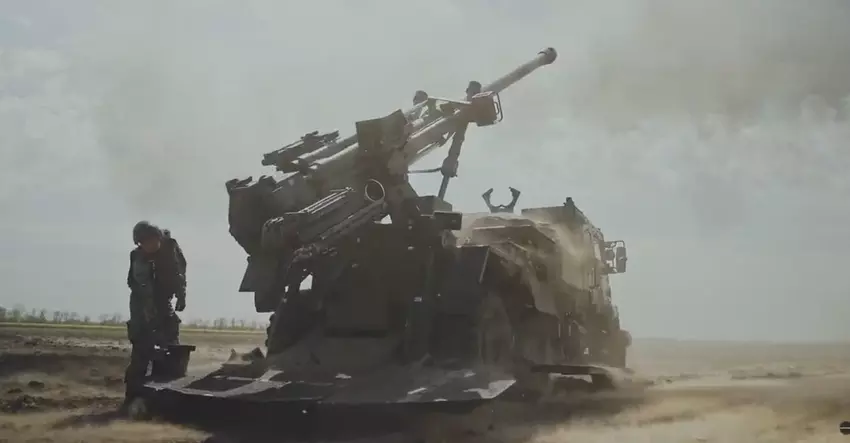 Haubitze CAESAR und FlyEye-Drohne zerstören schnell russisches Boden-Luft-Raketensystem SA-19 Grison