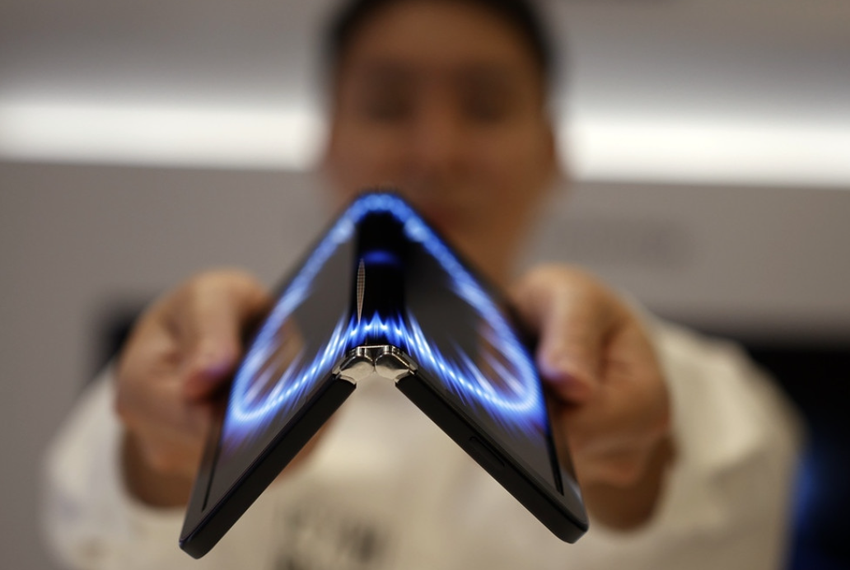 LG stellte biegsame Panels für Laptops und Smartphones sowie neue Displays für Autos vor