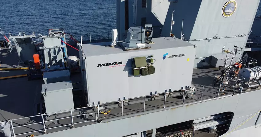 Deutsche Fregatte FGS Sachsen F219 zerstört eine Drohne mit Laserwaffen (Video)