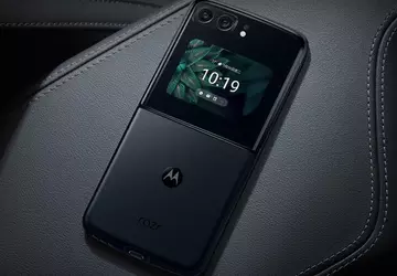 Motorola Razr+ 2023 mit biegbarem Display ...