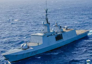 Französische Fregatte Courbet widersteht der Explosion ...