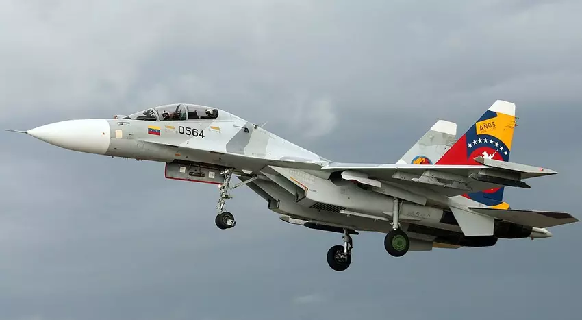 Ein 40 Millionen Dollar teurer russischer Kampfjet vom Typ Su-30MK2B stürzte in Venezuela ab, nachdem er mit einem Vogelschwarm kollidiert war