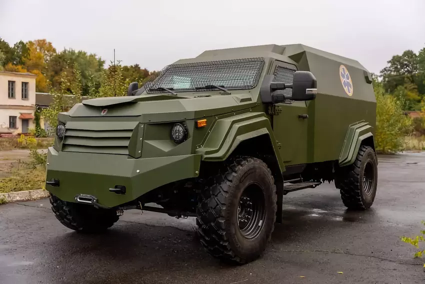 Die AFU erhielt ein gepanzertes Fahrzeug Gurkha für die Evakuierung verwundeter Soldaten, das auf der Basis des Ford F-550 Super Duty gebaut wurde.