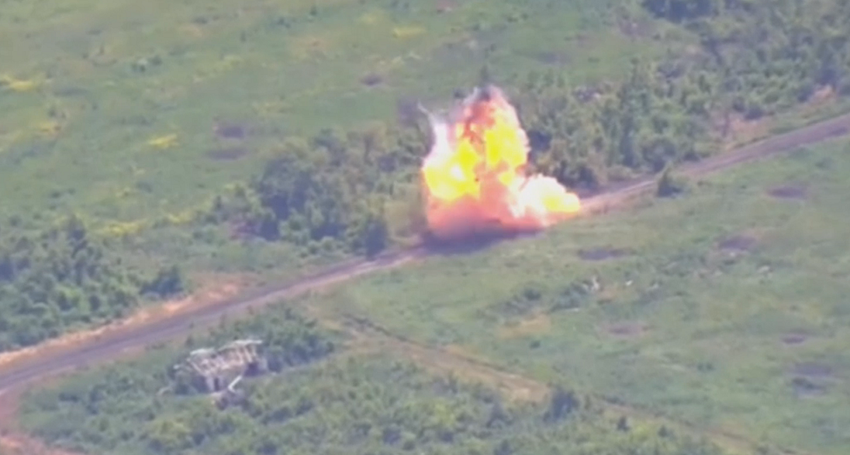 Neue ukrainische PEGAS+ FPV-Drohne zerstört russischen Schützenpanzer BMP-1 im Wert von 200.000 Dollar