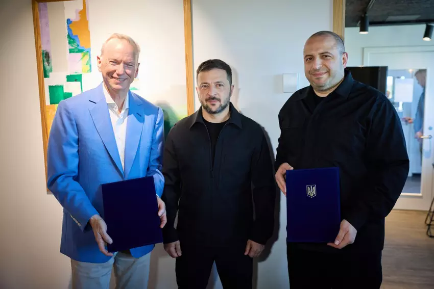 Präsident der Ukraine Wladimir Selenskij, Verteidigungsminister der Ukraine Rustem Umerov und CEO von Swift Beat, LLC Eric Schmidt