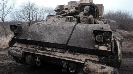 Die Ukraine hat neue "Schutzschilde" für ihre Bradleys entwickelt, um sie vor Drohnen zu schützen