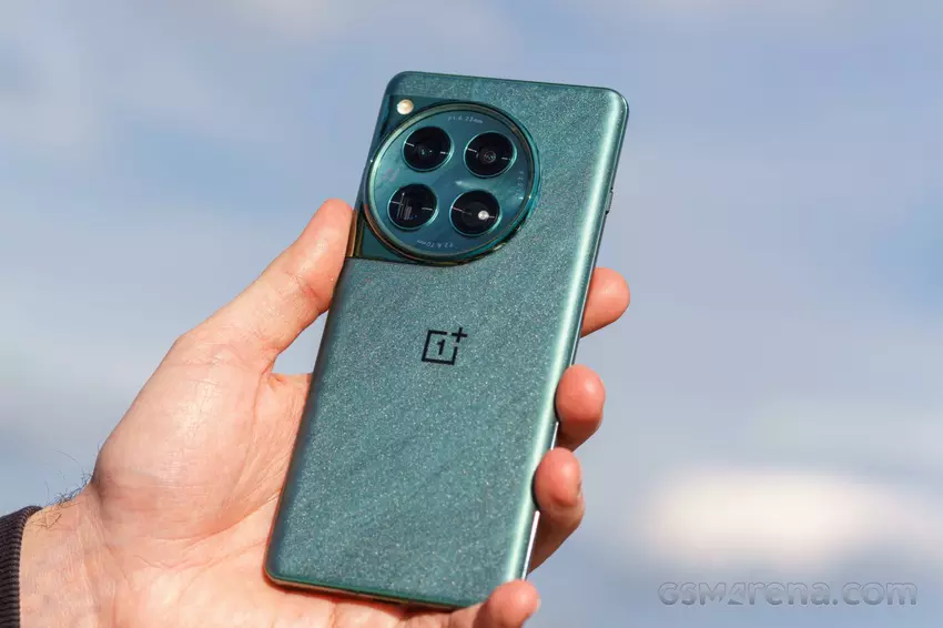 OnePlus 12 erhält OxygenOS 15 Update mit AI-Funktionen zur Verbesserung von Fotos und Notizen