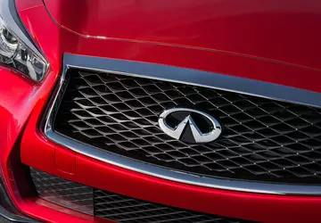 Infiniti bereitet eine Sportlimousine mit einem ...