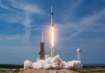Die Falcon 9-Rakete wird nach 7 ...