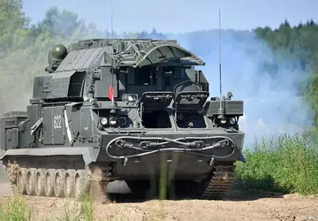 Ukrainische Kamikaze-Drohnen zerstören russische Luftabwehrsysteme Tor-M2 ...