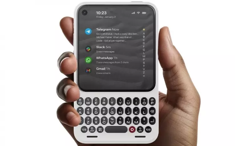 Clicks stellte sein eigenes Smartphone mit ...
