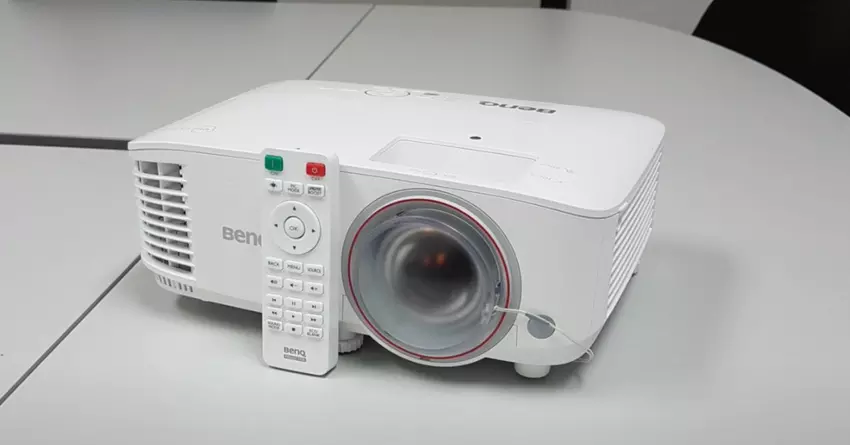 BenQ TH671ST gaming beamer
