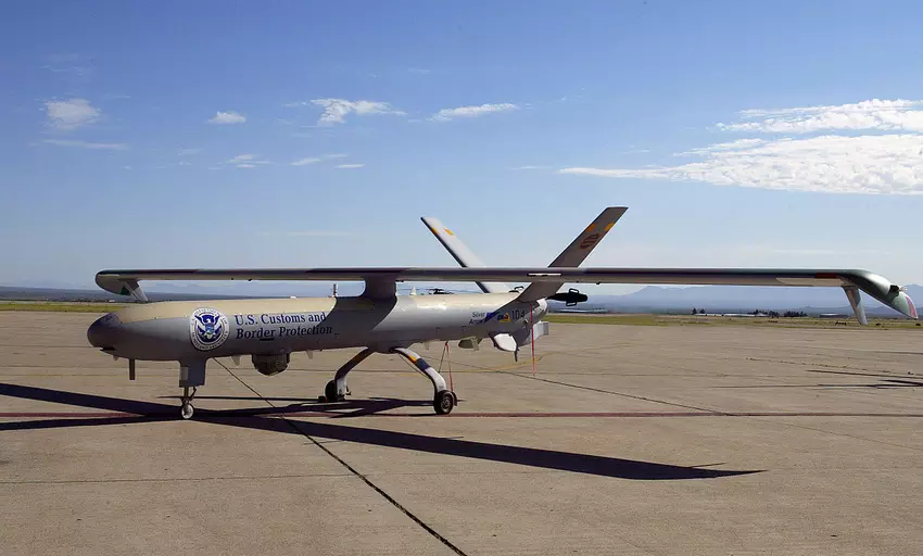 Israel bestätigt erstmals seit der Zerstörung einer Militäreinrichtung im Gazastreifen durch eine Hermes 450-Drohne den Einsatz von Kampfdrohnen