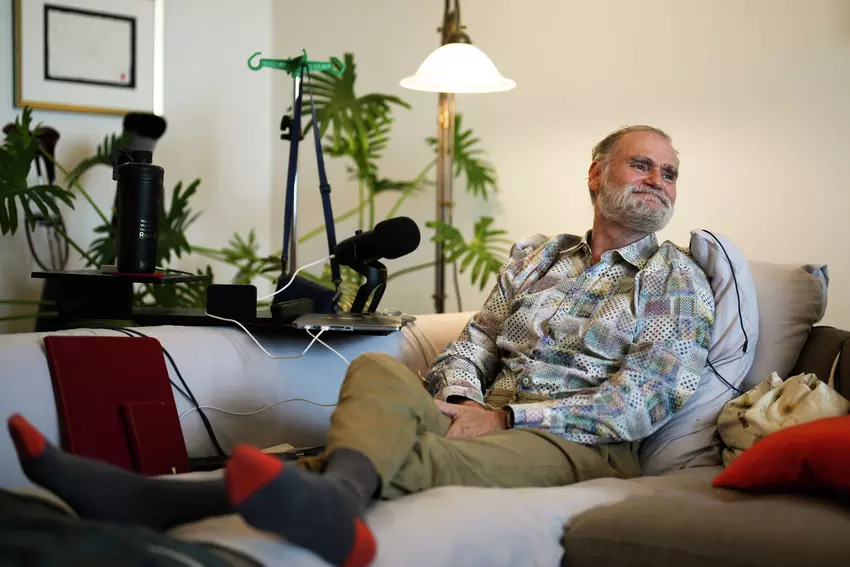 Ein krebskranker Mann hat eine KI-Kopie von sich selbst erstellt, damit seine Frau nach seinem Tod mit ihm kommunizieren kann