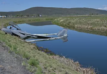 Ein seltener F-15D Eagle-Kampfjet ist unerwartet ...