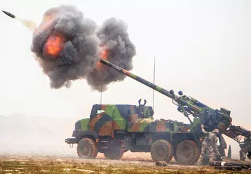 Frankreich dementierte Berichte, wonach Russland CAESAR-Haubitzen ...