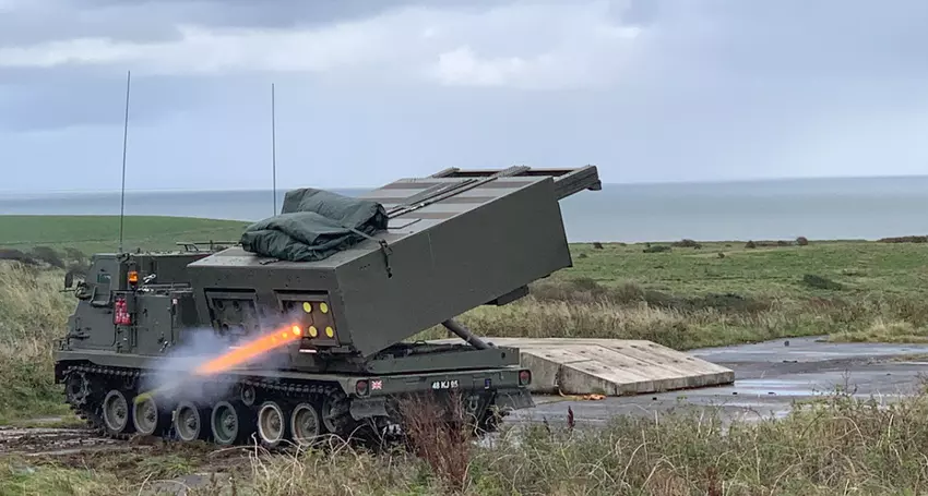 Ukrainisches Militär wird in Großbritannien für die Wartung von M270 MLRS-Raketensystemen ausgebildet