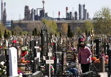 Russlands Ausgaben für die Friedhofserweiterung haben ...