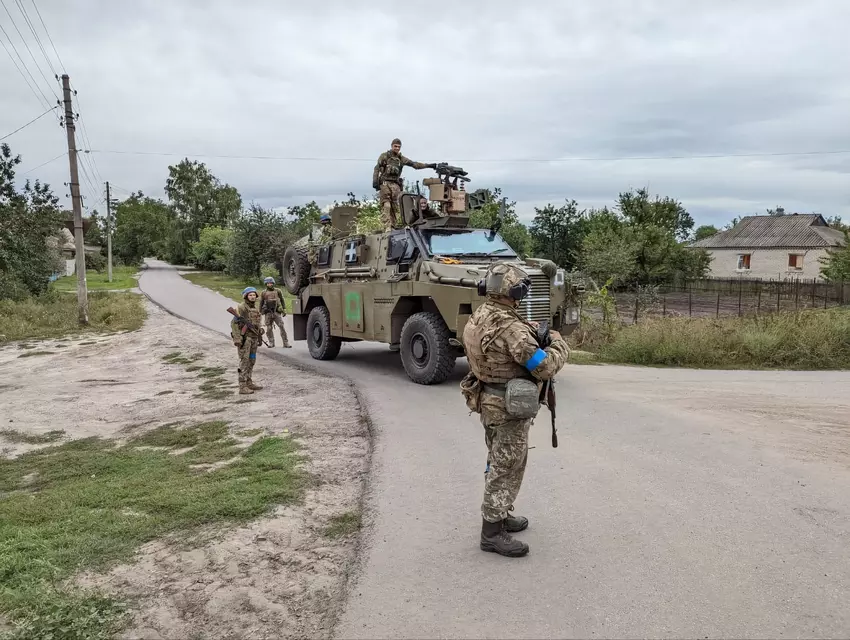 Die ukrainischen Streitkräfte setzten bei einem Gegenangriff im Gebiet Charkiw gepanzerte australische Bushmaster-Fahrzeuge mit dem automatischen Granatwerfer Mk. 19 Mod 3 ein.