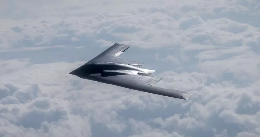 Der Atombomber B-2 Spirit flog auf dem Weg von Island nach Alaska einen Übungseinsatz in kritischer Nähe des Nordpols.