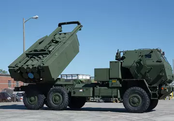 Ukrainisches Militär absolviert Ausbildung an HIMARS-Mehrfachstartraketensystemen