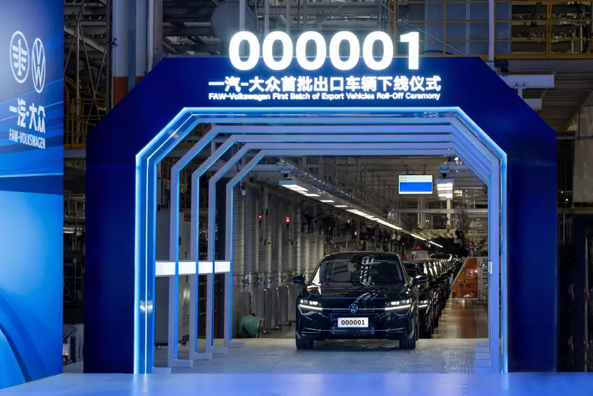 Erste Charge exportierter Autos produziert von FAW-Volkswagen