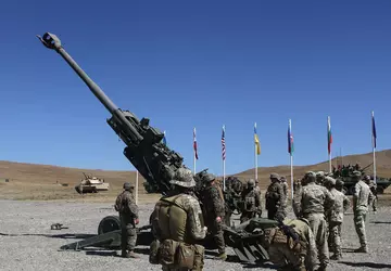 USA schicken 90 Haubitzen M177 in ...