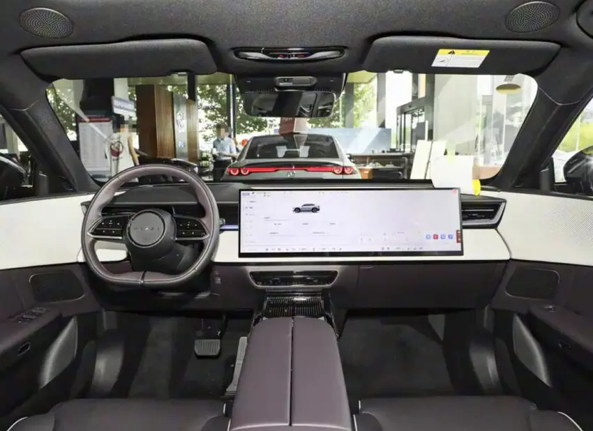 Mazda EZ-60 Interieur