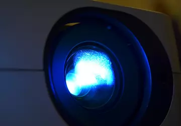 Reinigung von Videoprojektoren: Gehäuse, Objektiv und ...